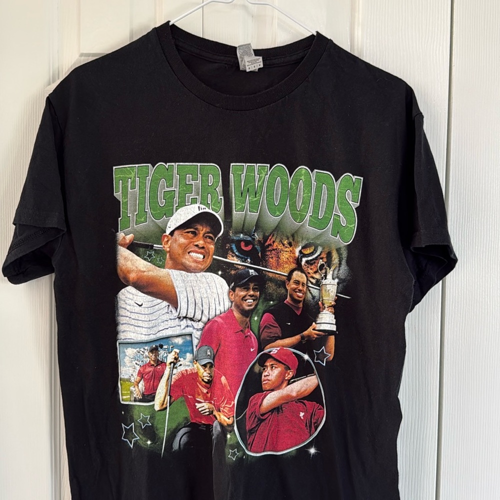 *LIKE NEW* Tiger Woods Men's Black Rap Graphic Golf Short Sleeve Tee - Size M